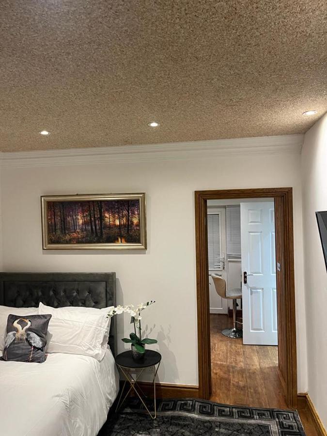 Tj Homes - Luxury Studio Suite With Garden View - Next To Tube Station London Ruislip Exterior photo